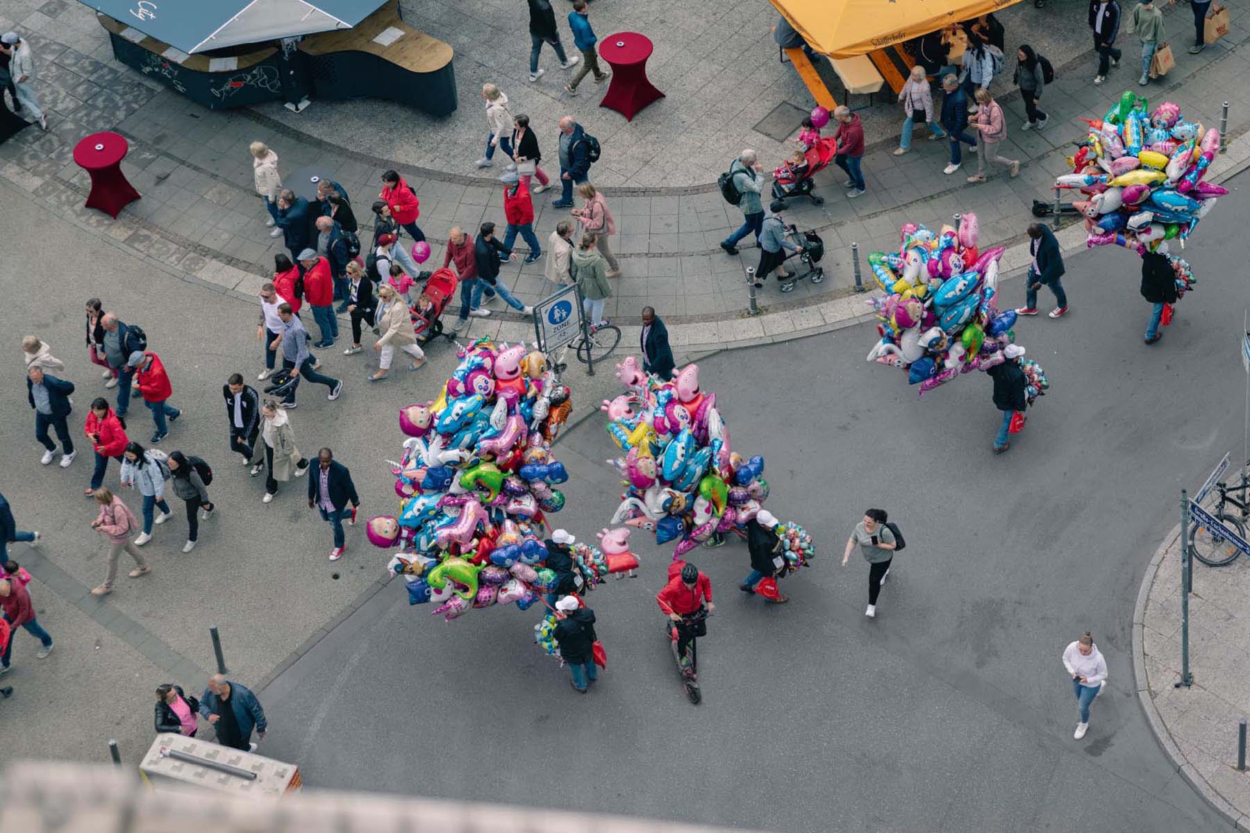 LuftballonWeg, fotomediale Arbeit von Albert Gehret