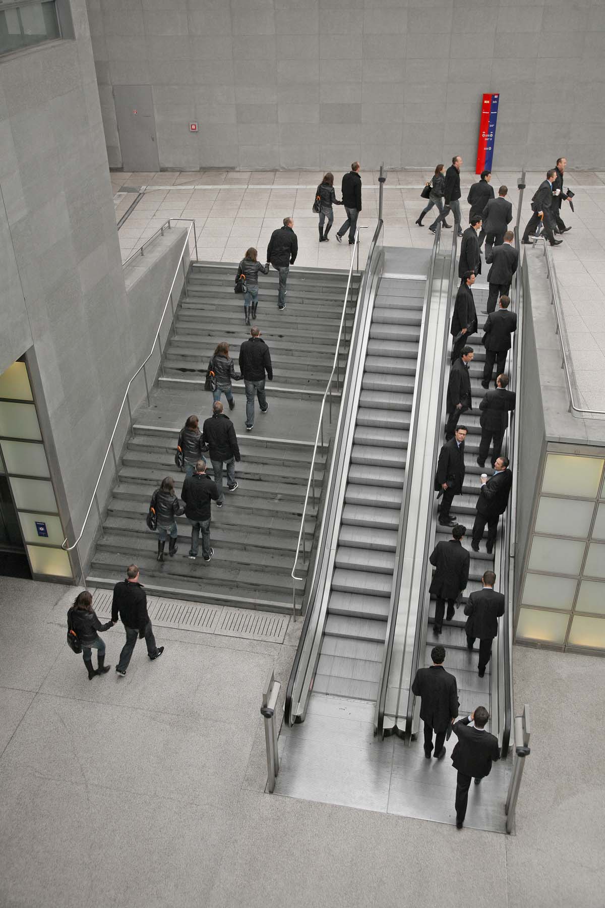 RolltreppenPaare, fotomediale Arbeit von Albert Gehret